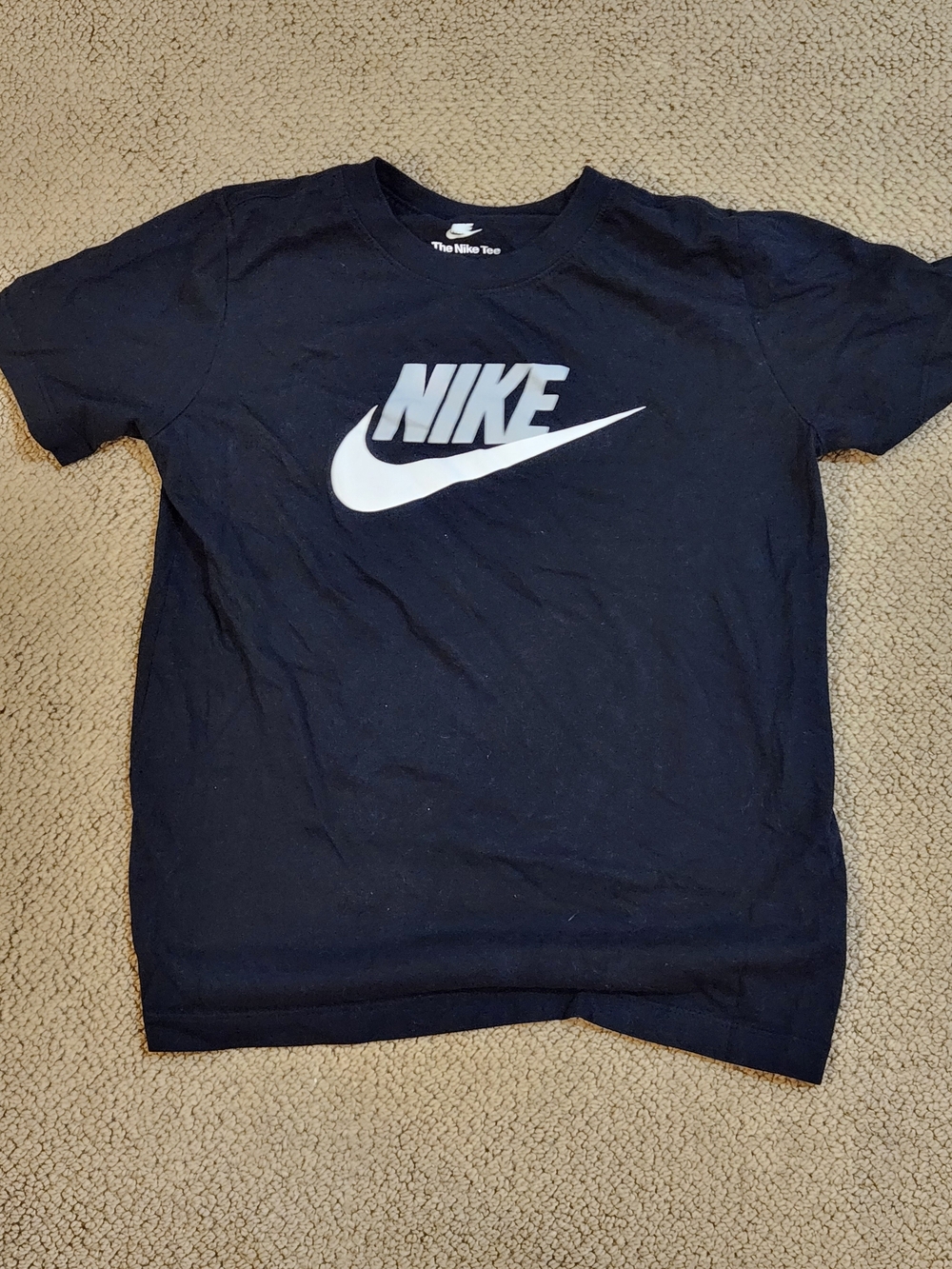 Brand New No Tags Boys Nike Black T-Shirt Size Medium